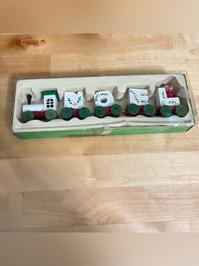 Vintage 9”x2” 1982 Giftco Wooden “ Noel” Train Christmas Candleholder Display